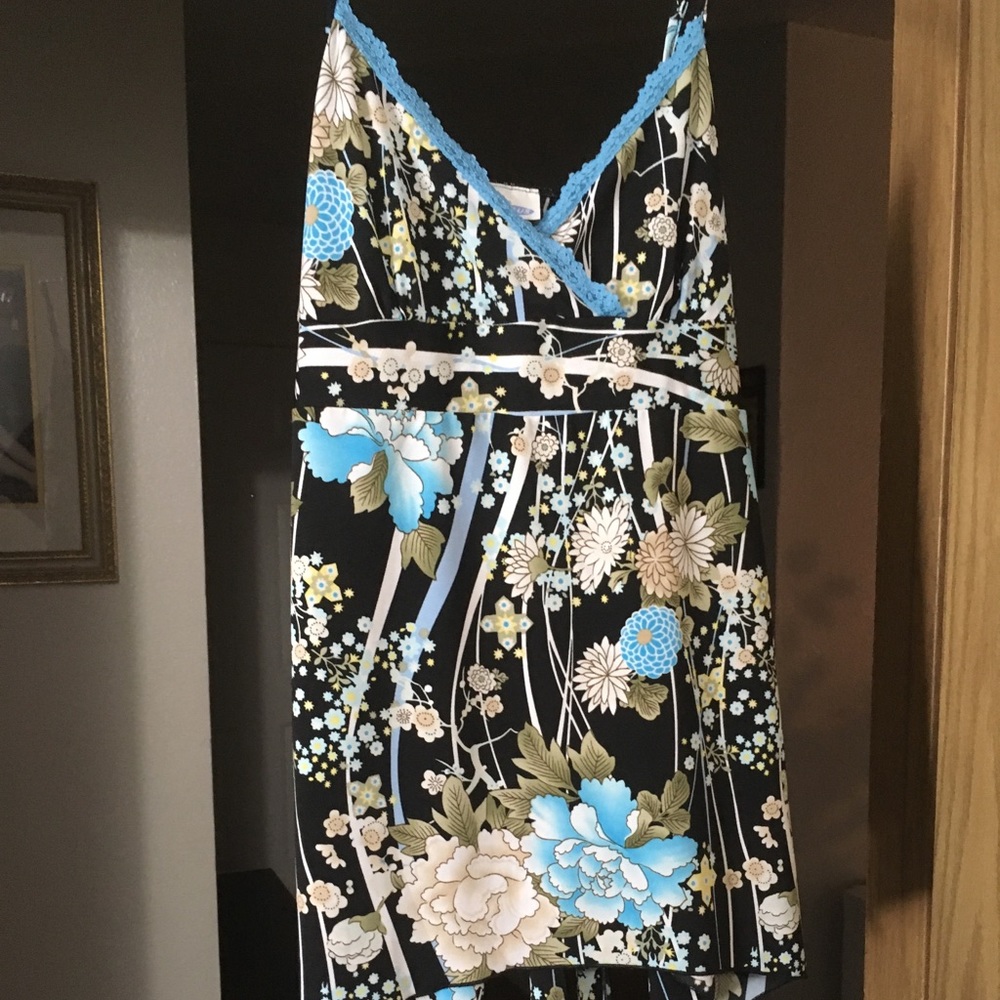 Tank top with adjustable straps and ties back